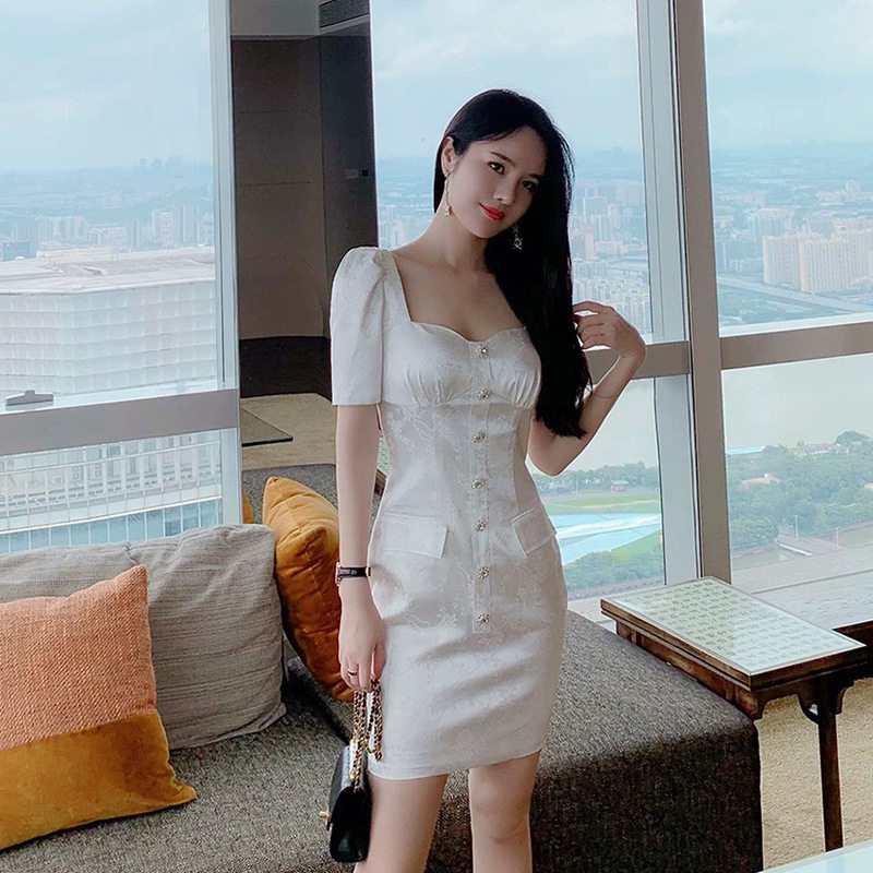 法式性感V领白色礼服轻奢小众高端级气质名媛晚宴年会缎面连衣裙