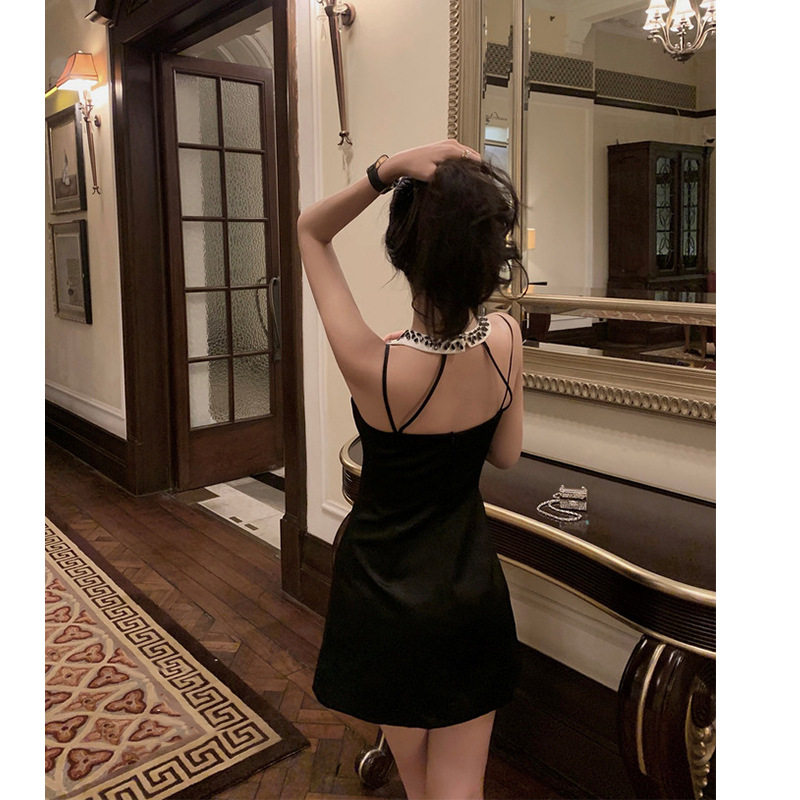 法式性感吊带黑色礼服女轻奢小众高端级气质收腰显瘦缎面连衣裙子