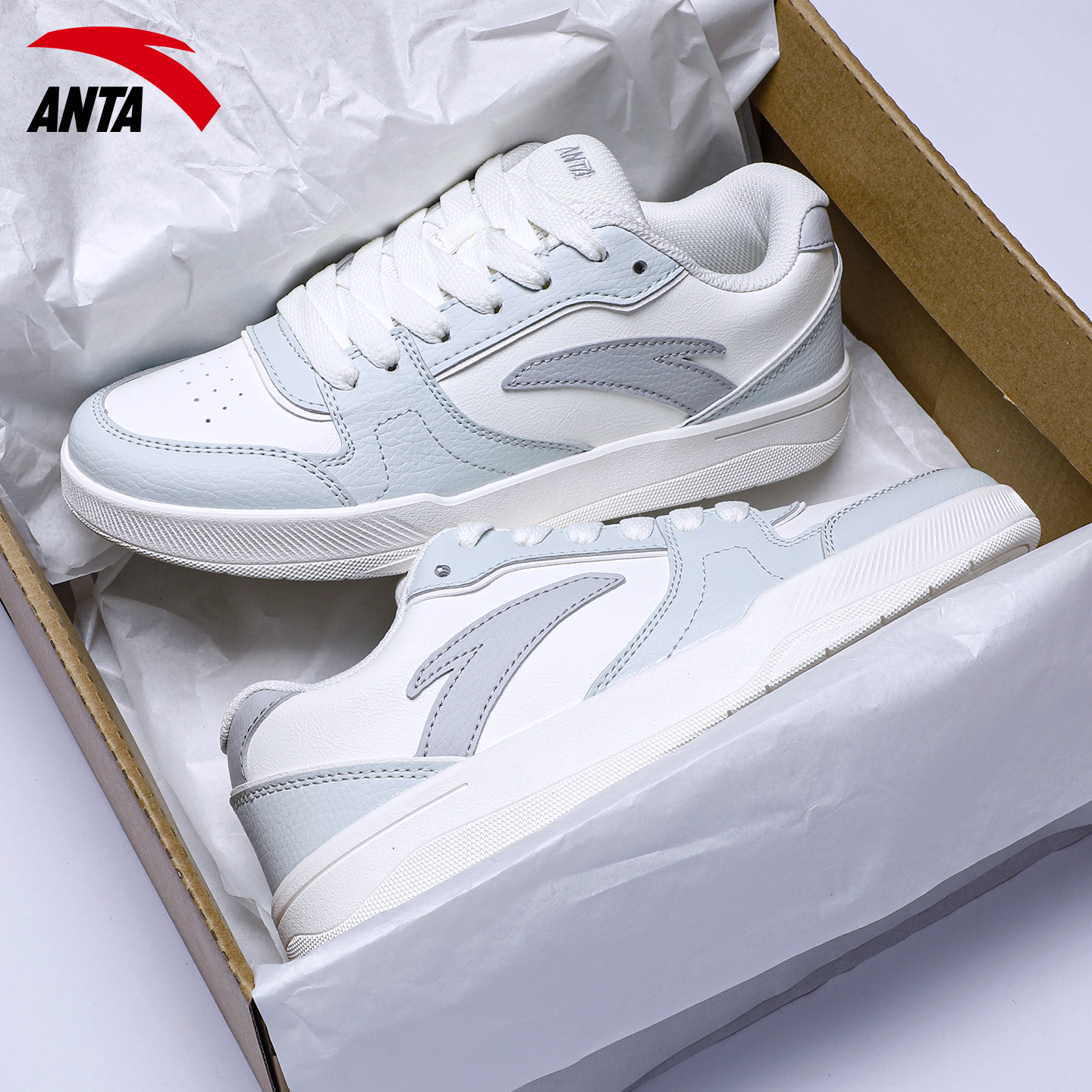 安踏女鞋轻便板鞋小白鞋