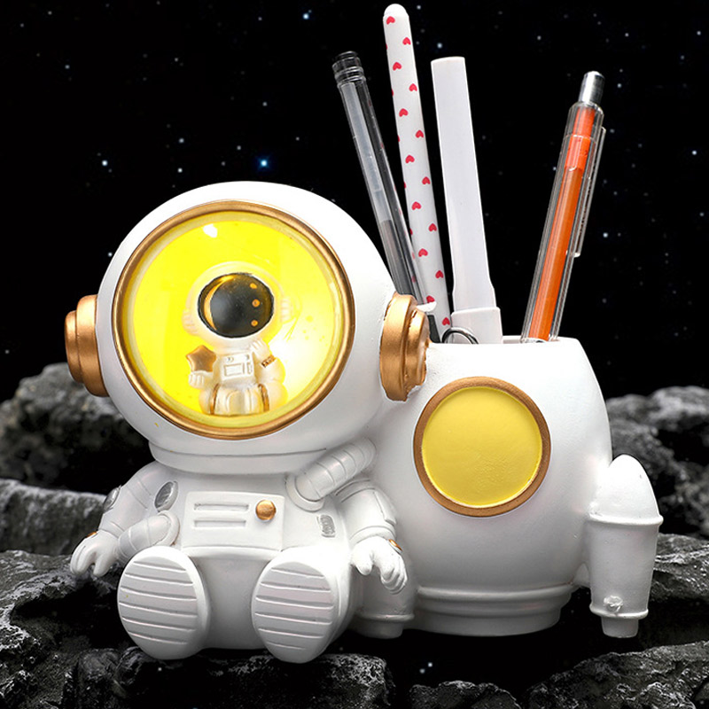 创意男生节日礼物宇航员带灯笔筒