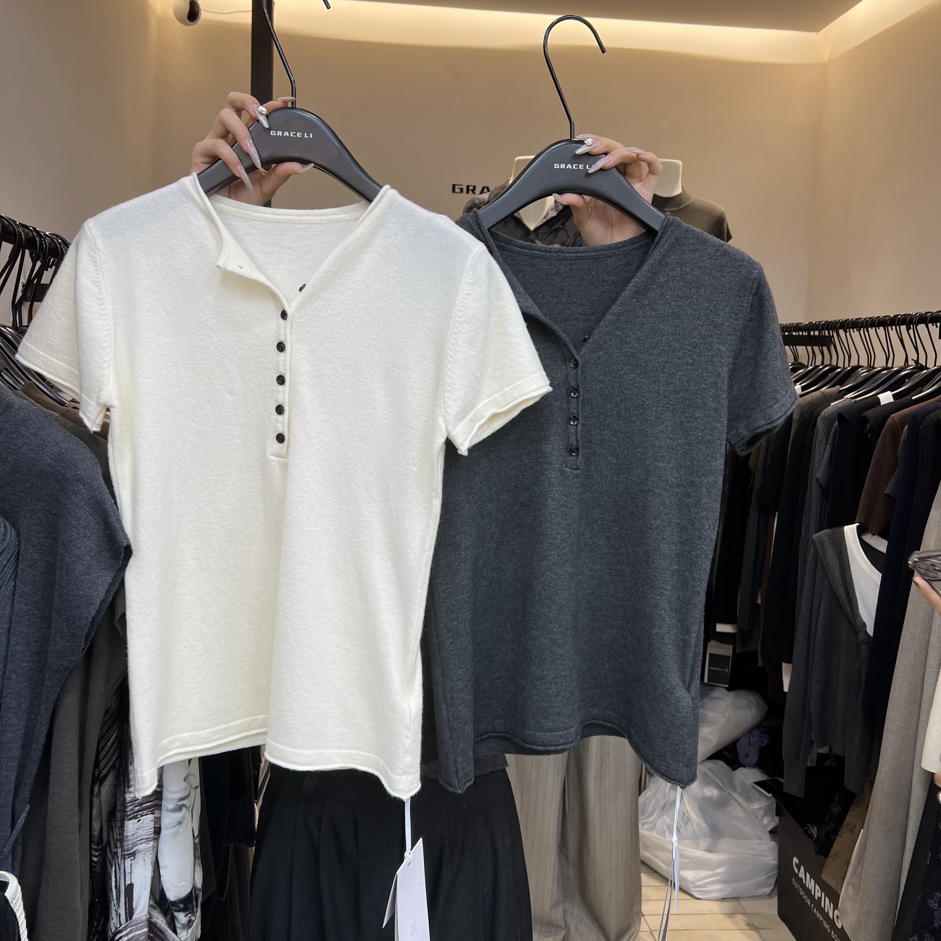 十三行GRACELI2025秋季新款简约百搭系扣显瘦针织衫短袖上衣1200