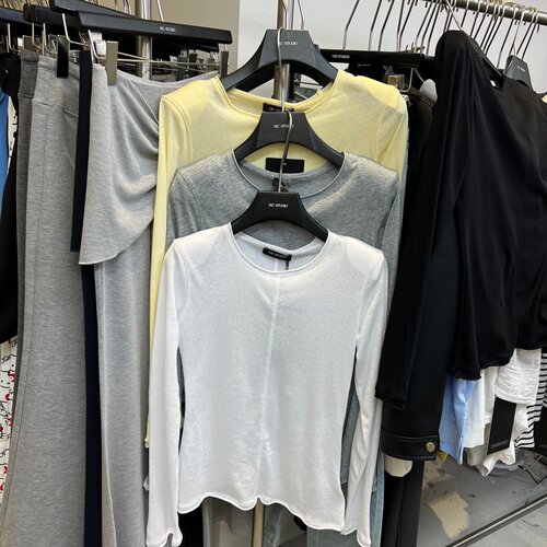 13C2026春夏新款简约百搭纯色卷边设计感微透显瘦T恤女长袖58095