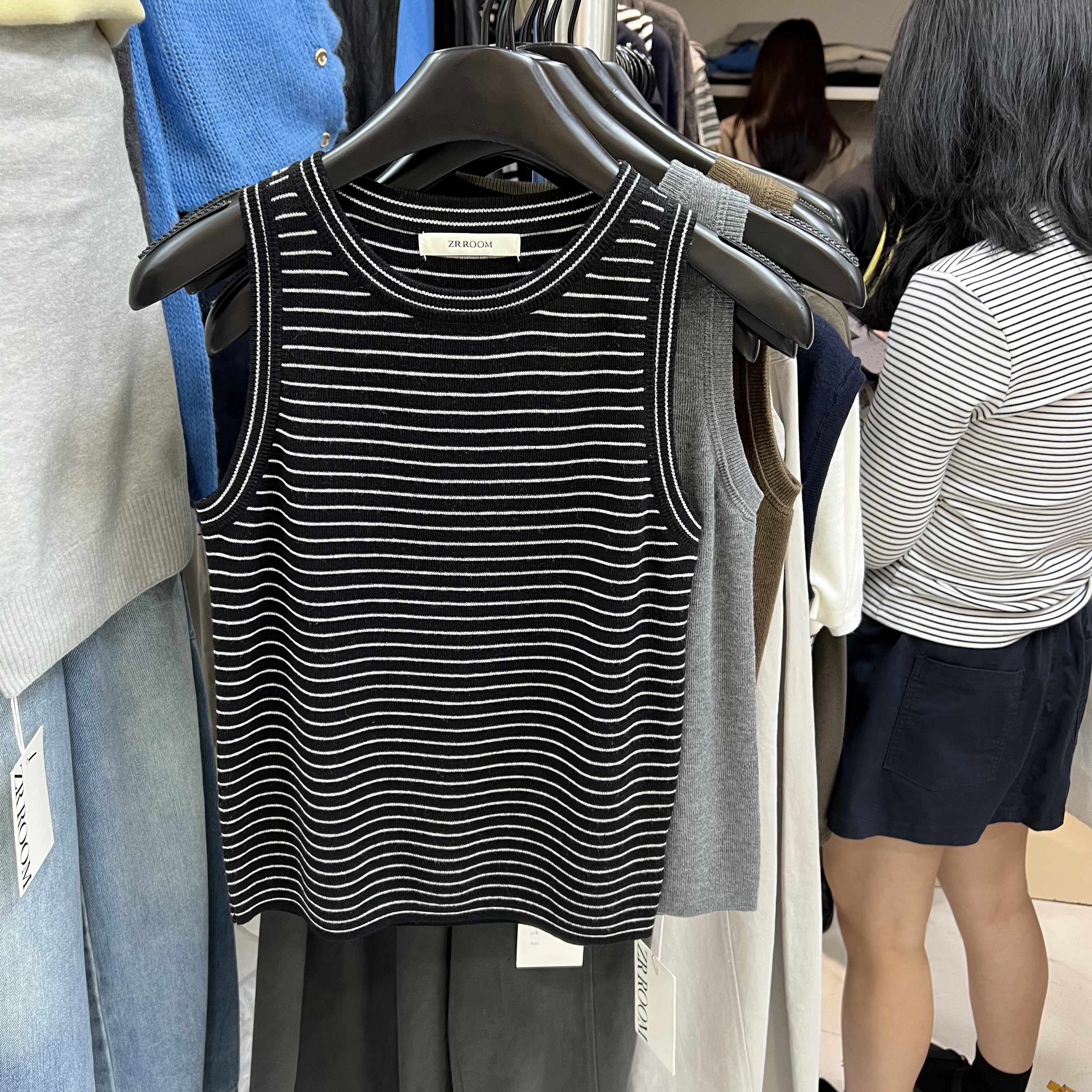 十三行ZR ROOM2025秋冬新款圆领纯色显瘦羊毛背心打底衫上衣25117