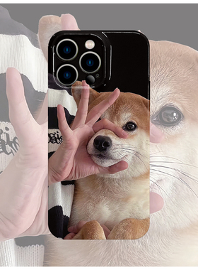 黑底闭嘴狗菲林手机壳亮面适用苹果16promaxiphoneOPPORENO10PROFINDX5PRO荣耀MAGIC4PROVIVOX200IQOONEO6