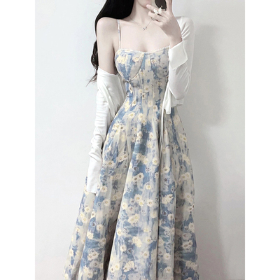 度假风蓝色碎花吊带连衣裙两件套