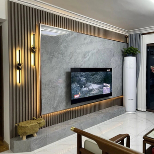 修客厅灰色电视墙格栅木饰面 高级灰悬空岩板电视背景墙轻奢风格 装
