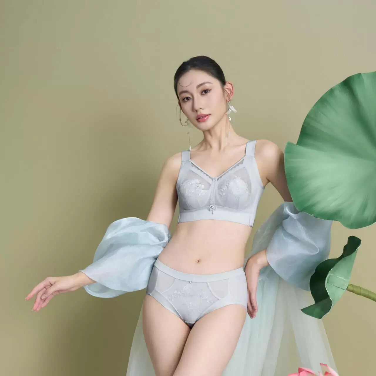 无钢圈大胸显小上托收副乳文胸