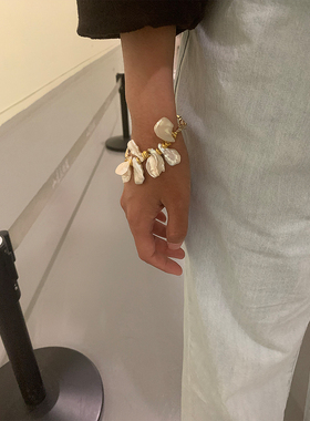 天然淡水珍珠无核花瓣手链