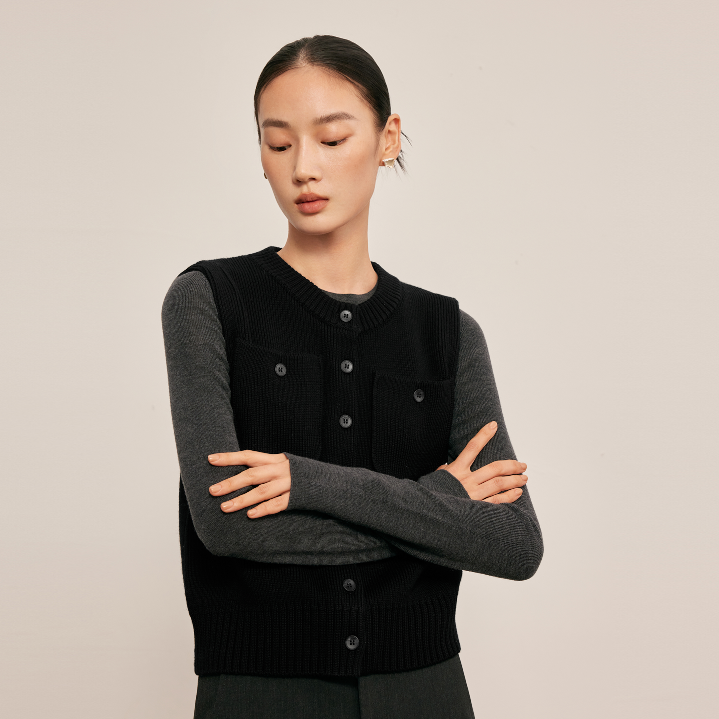 羊毛马甲女2025秋冬新款格雷系圆领口袋显瘦修身短款外套上衣,女装/女士精品,毛针织衫,淘宝优惠券,粉丝福利购,淘宝优惠卷