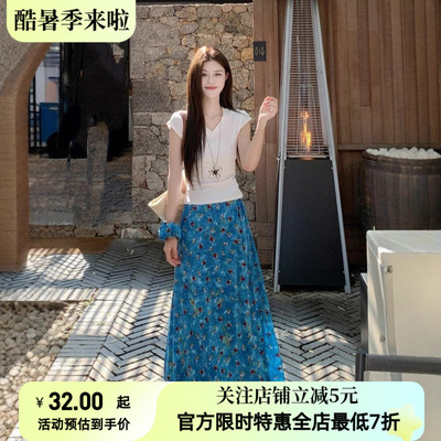 蓝色碎花油画系带半身裙女2026夏季新款显瘦修身V领短袖T恤两件套