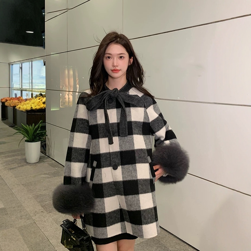 黑白格高级2025新款毛呢斗篷狐狸毛外套女蝴蝶结双面羊绒呢子大衣