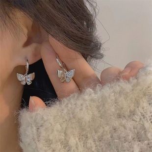 微镶蝴蝶耳环小众设计感高级耳钉女2023年新款洋气气质耳饰耳钩潮