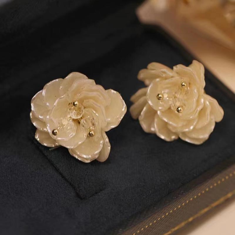 s925银针小清新文艺白色立体花朵耳钉女仿贝壳工艺高级感耳环耳饰