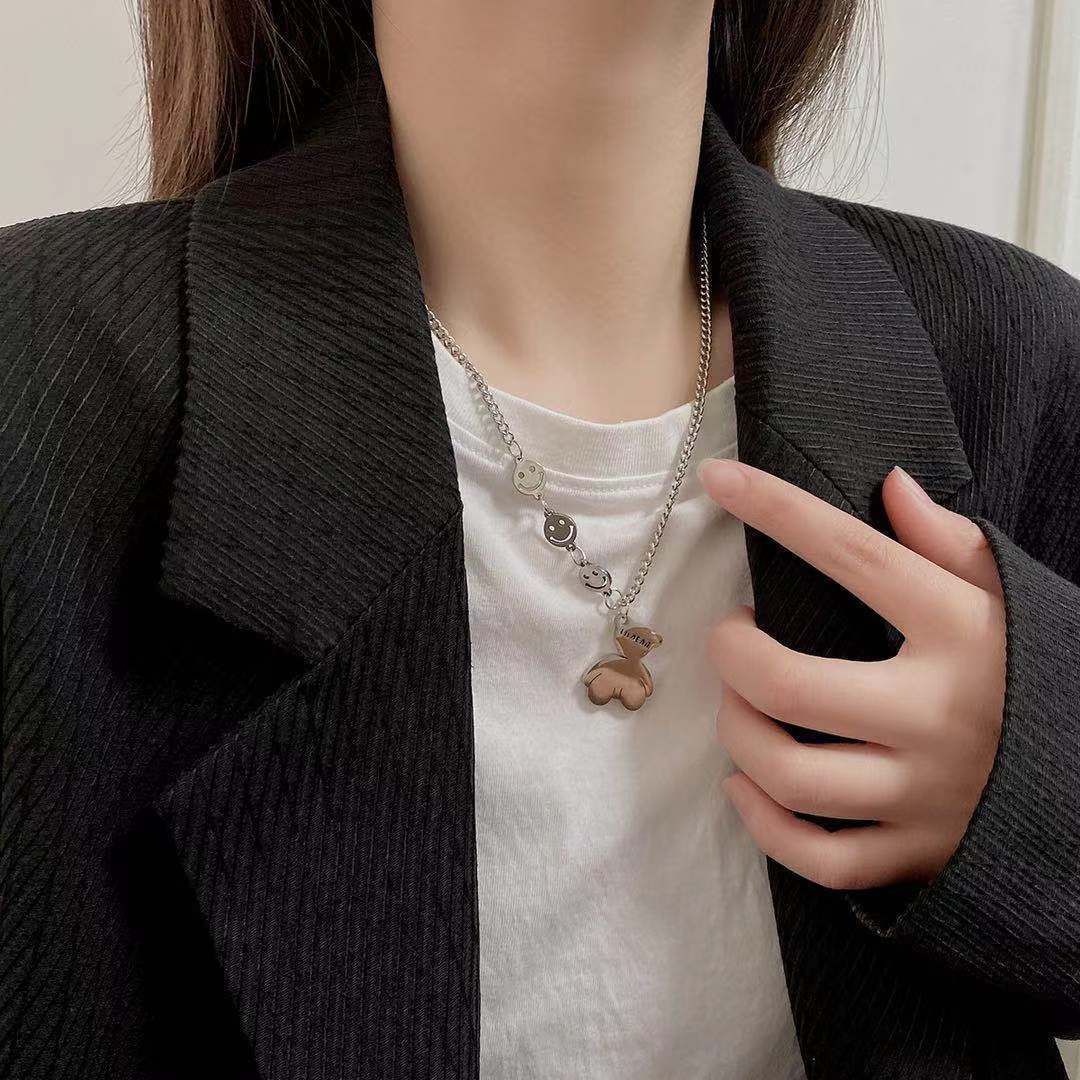 日韩风小众设计感钛钢笑脸拼接项链女ins风 歪头小熊吊坠毛衣链潮