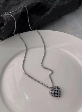 轻奢小众棋盘格小熊爱心项链女新潮秋冬毛衣链设计感百搭气质配饰