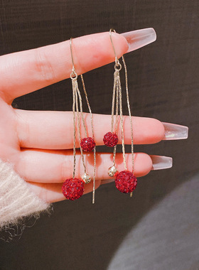 韩国东大门2024新品长款流苏圆球瘦脸气质网红耳线百搭精致耳饰