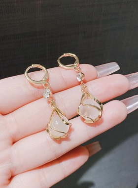 心之所向耳环女2024新款潮洋气韩国网红气质圆脸休闲猫石耳饰品