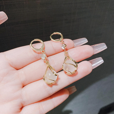 心之所向耳环女2024新款潮洋气韩国网红气质圆脸休闲猫石耳饰品