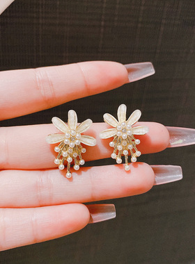 2024新款气质花朵珍珠耳环925银针耳钉女小众设计感精致百搭耳饰