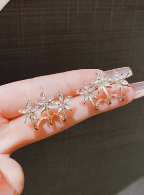 2024新款潮时尚一个耳洞戴出三个耳环的效果高级感设计花朵耳饰品