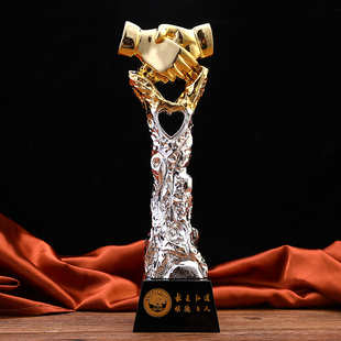 合作共赢创意水晶奖杯定制树脂握手经销代理商团队年会奖杯制作