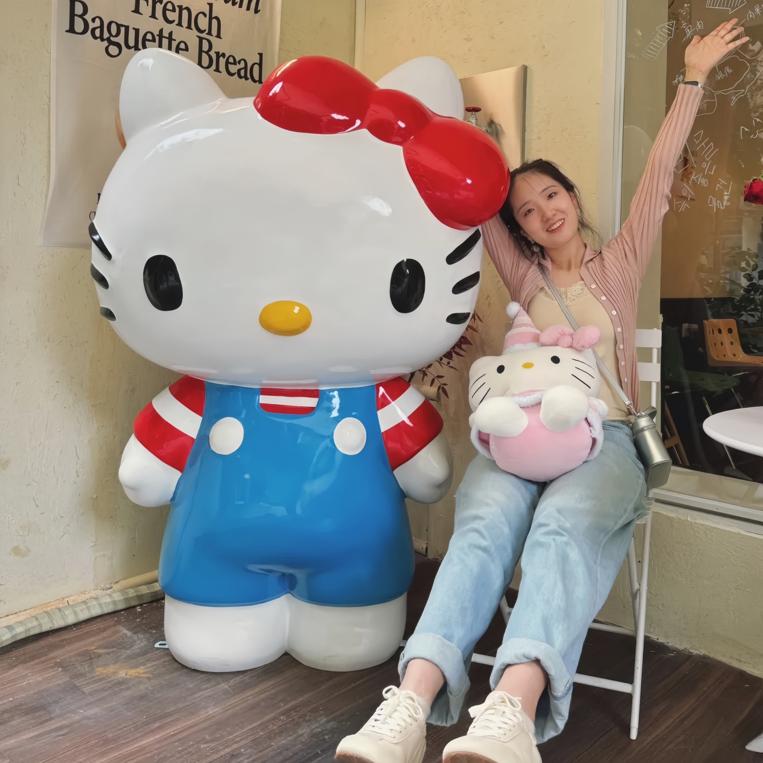 潮玩HelloKitty大型卡通装饰雕塑