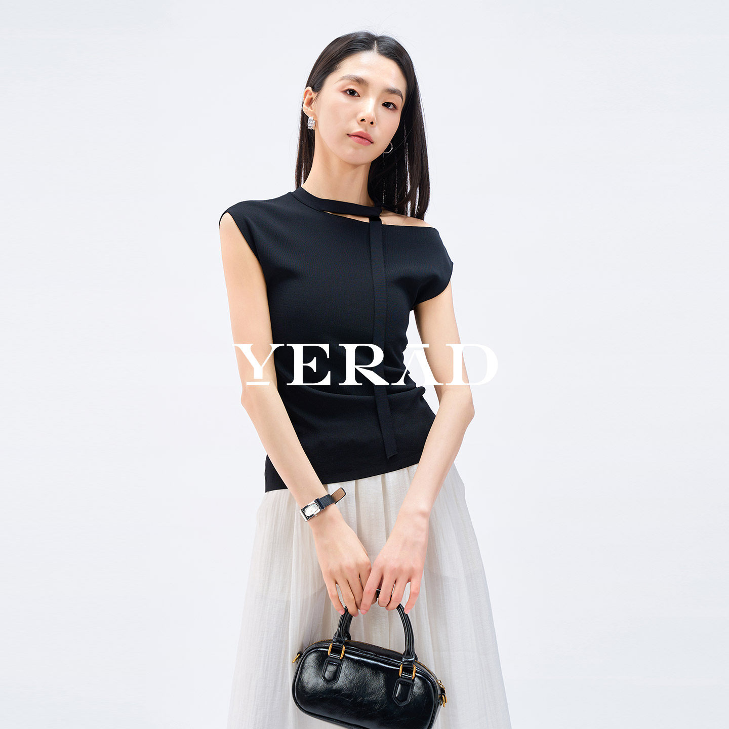 娅丽达优雅高级黑色斜肩飘带针织短袖女2026夏季新款气质T恤上衣