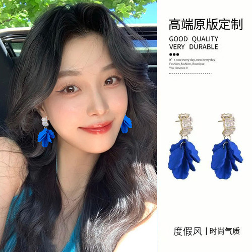 克莱因蓝色花瓣耳钉巨好看显白独特漂亮耳环女度假风气质出片耳饰