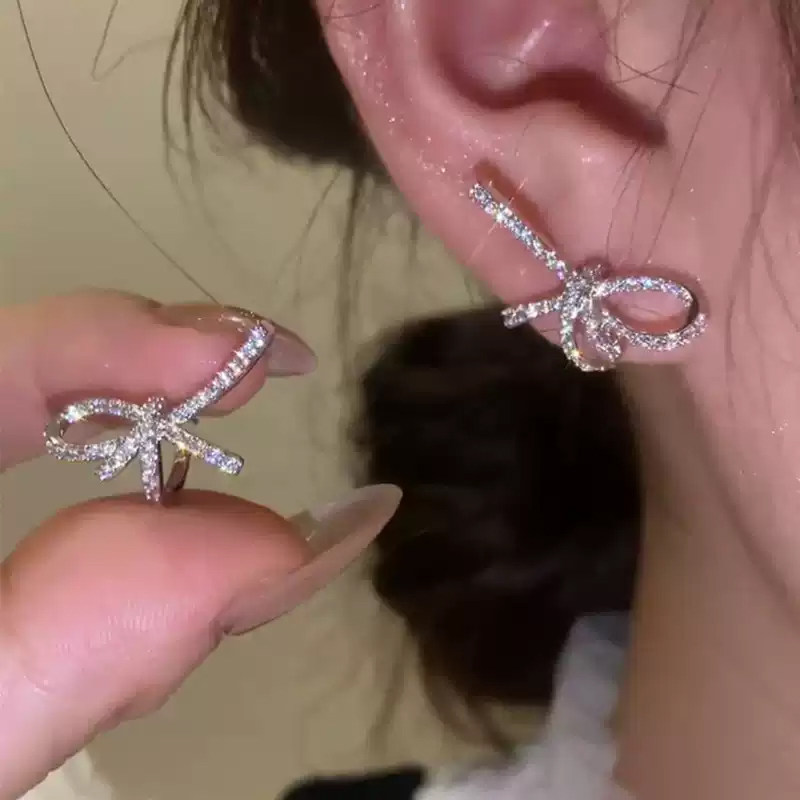 精致满钻蝴蝶结耳钉小众设计感高级耳环轻奢圆脸显瘦冷淡风耳饰品图片