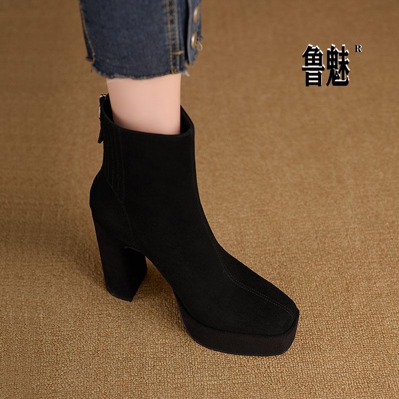 粗跟厚底磨砂皮防水台秋冬短靴