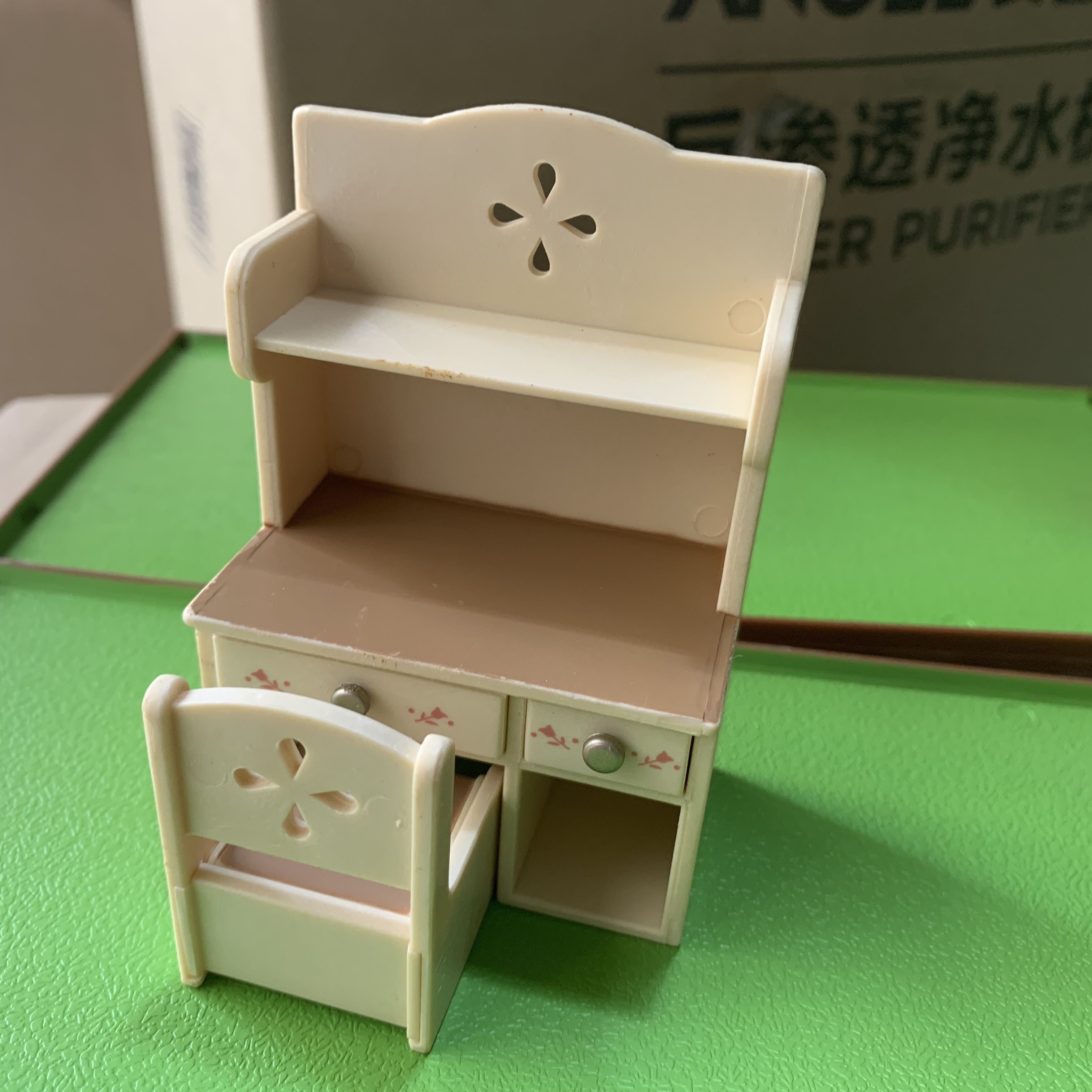 正品日本森贝尔家族过家家玩具公仔动物玩偶迷你摆件 书桌椅套装