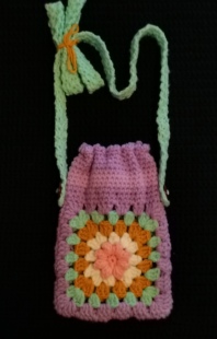 成品纯手工编织毛线手机包可以斜挎单肩里口带有收束带扣子是活扣