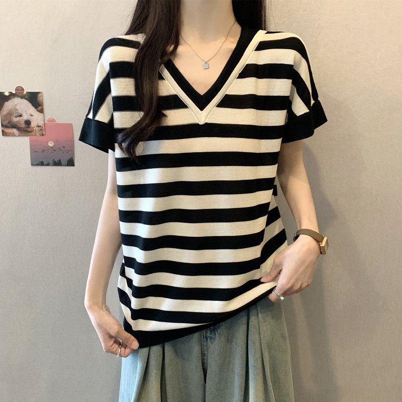 实拍胖妹妹夏装大码女装假两件V领短袖T恤显瘦宽松减龄冰丝上衣