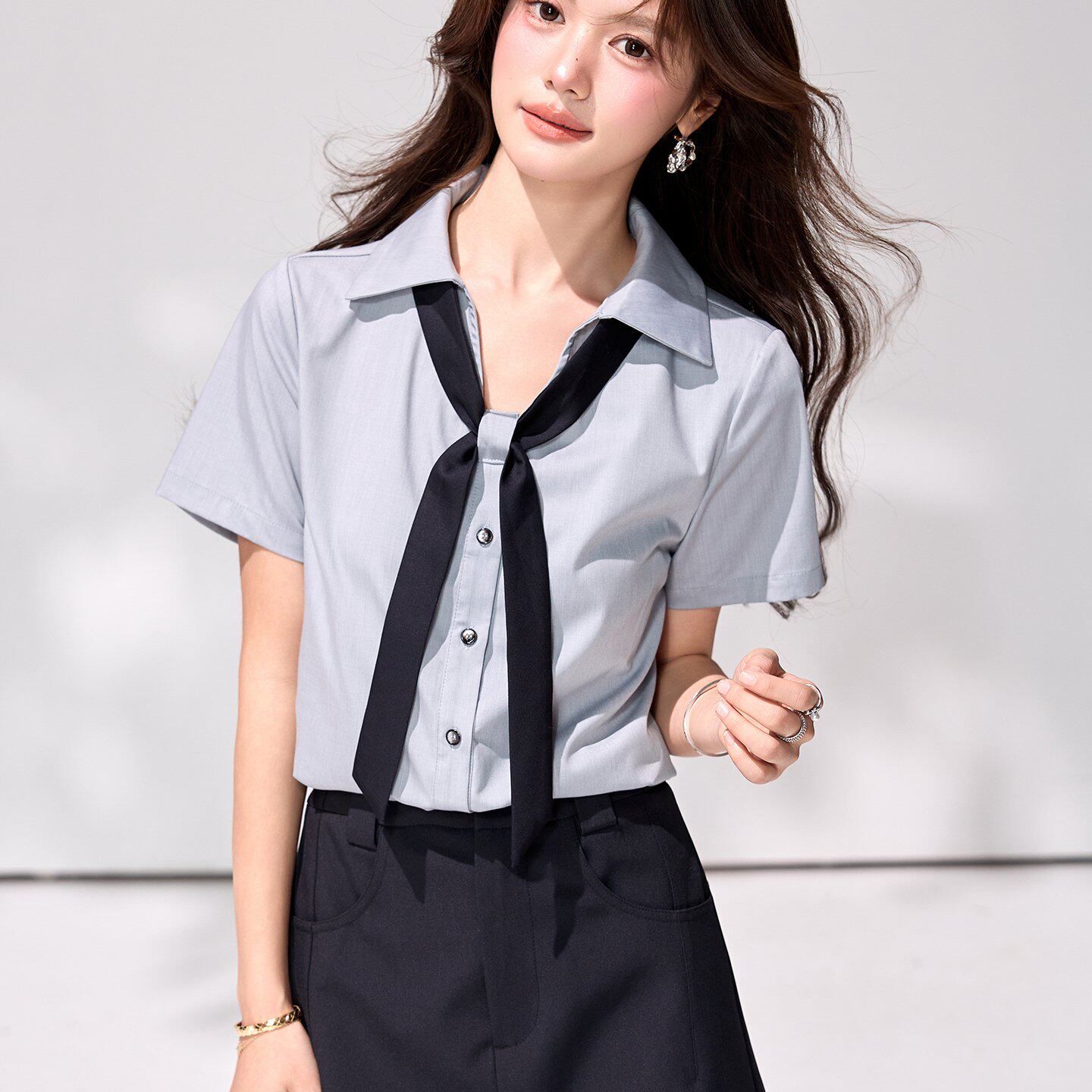 已出货学院风蓝色短袖衬衫夏季新款领结飘带设计感jk制服通勤衬衣