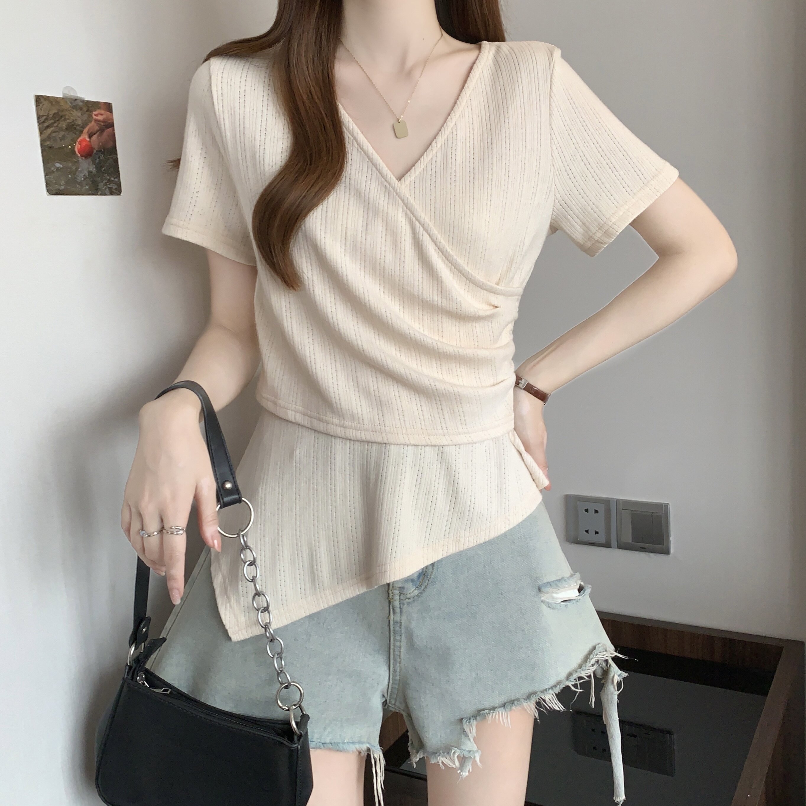 实拍大码杏色长袖T恤女夏新款法式修身显瘦不规则内搭上衣