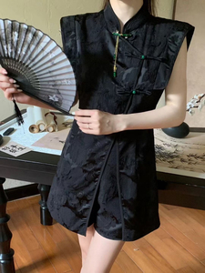 新中式清冷禅意两件套女24夏装新复古盘扣砍袖开叉上衣+提花短裤