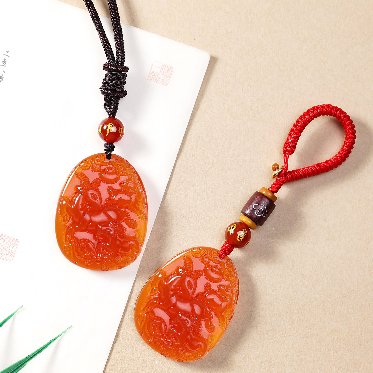 属马人2026年佩戴本命年红玛瑙三羊开泰六合吉祥物吊坠挂件钥匙扣