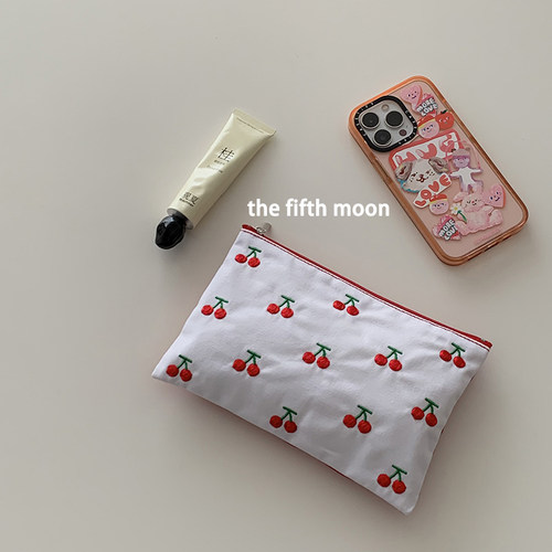 小樱桃刺绣拼色帆布化妆收纳包
