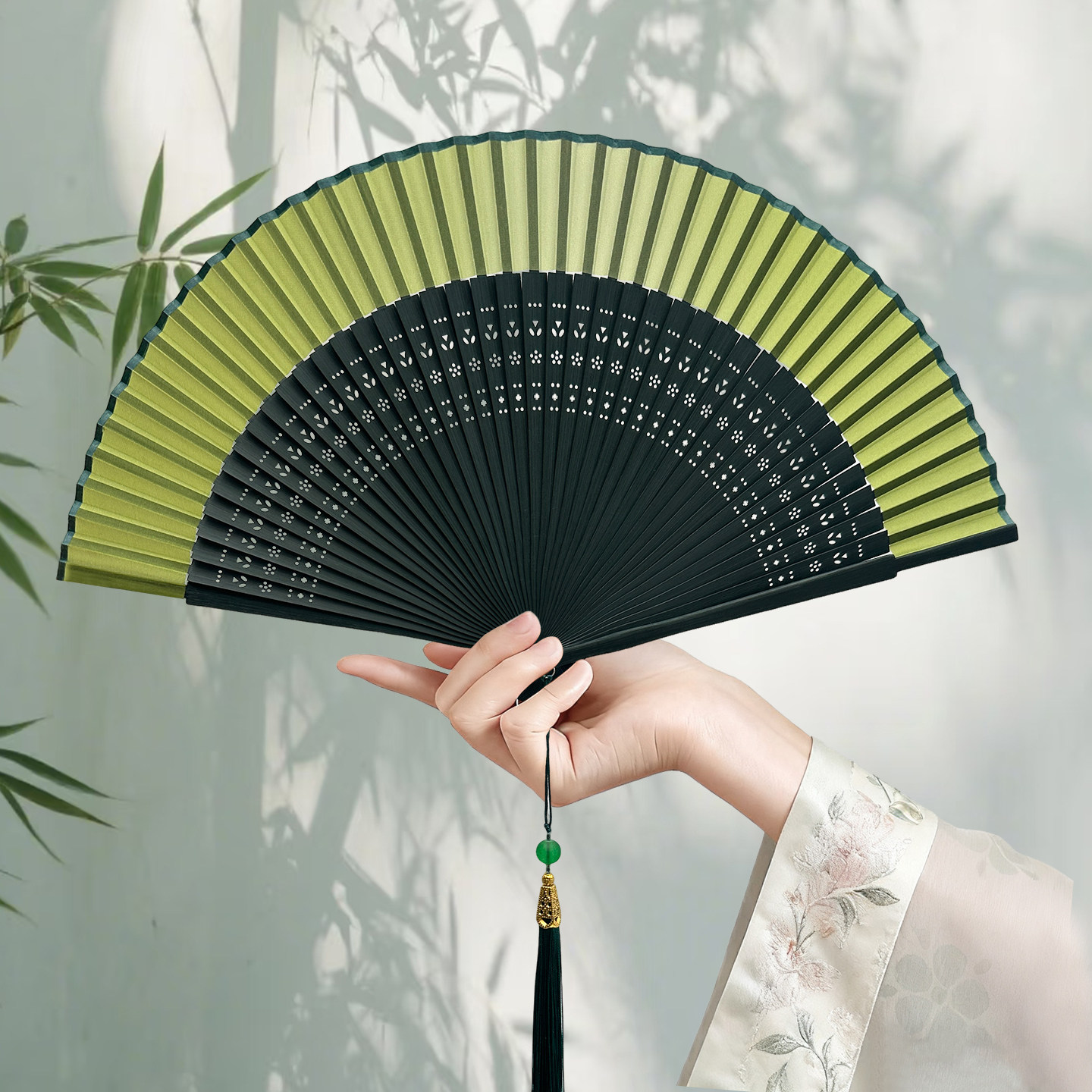 古风渐变绢布折扇新中式镂空工艺扇旗袍汉服拍照扇子夏季便携扇子