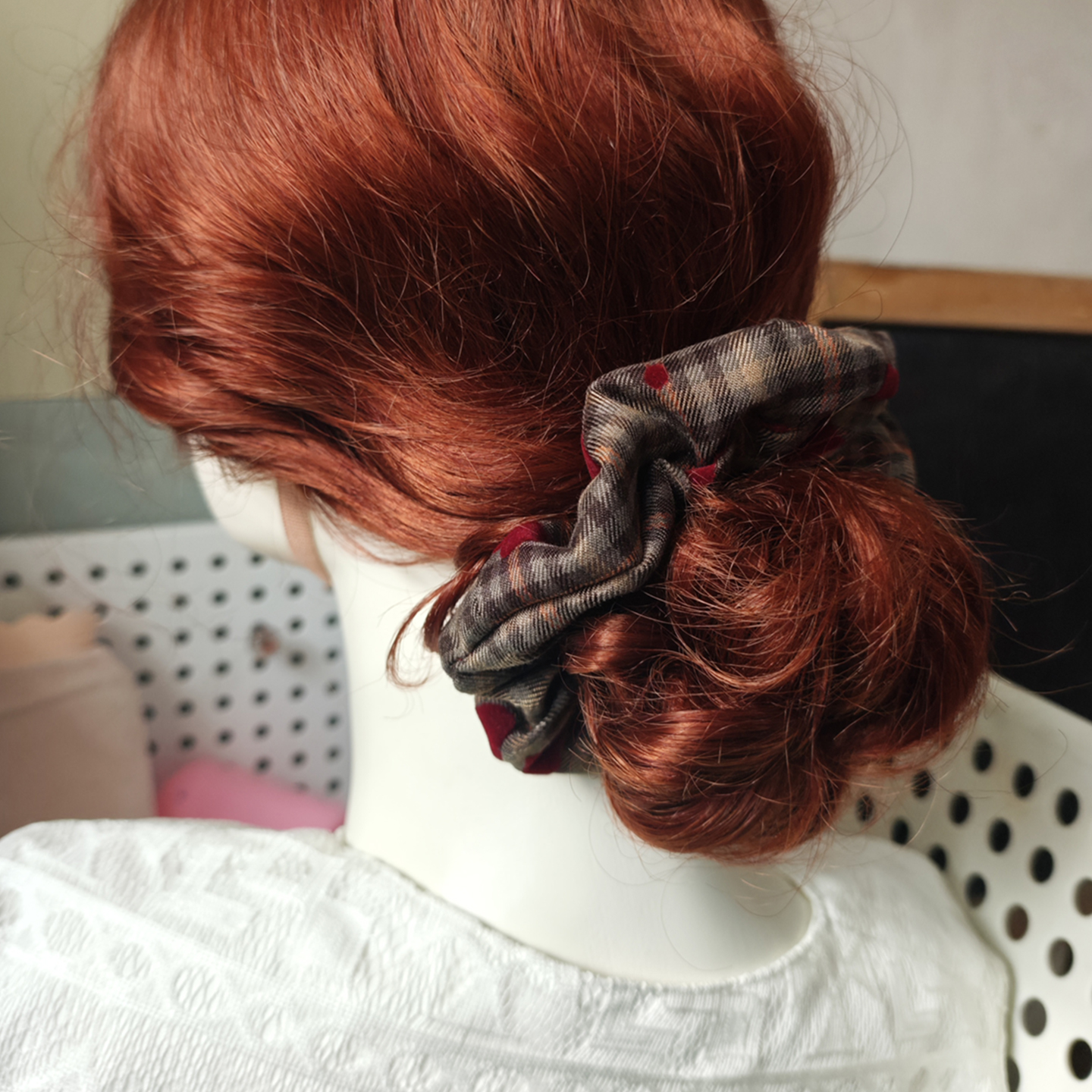 大肠圈格纹布艺植绒爱心发饰