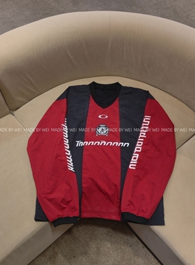 MADEBYWEI 自主巴黎26SS红灰拼刺绣V领徽章做旧水洗足球运动长袖