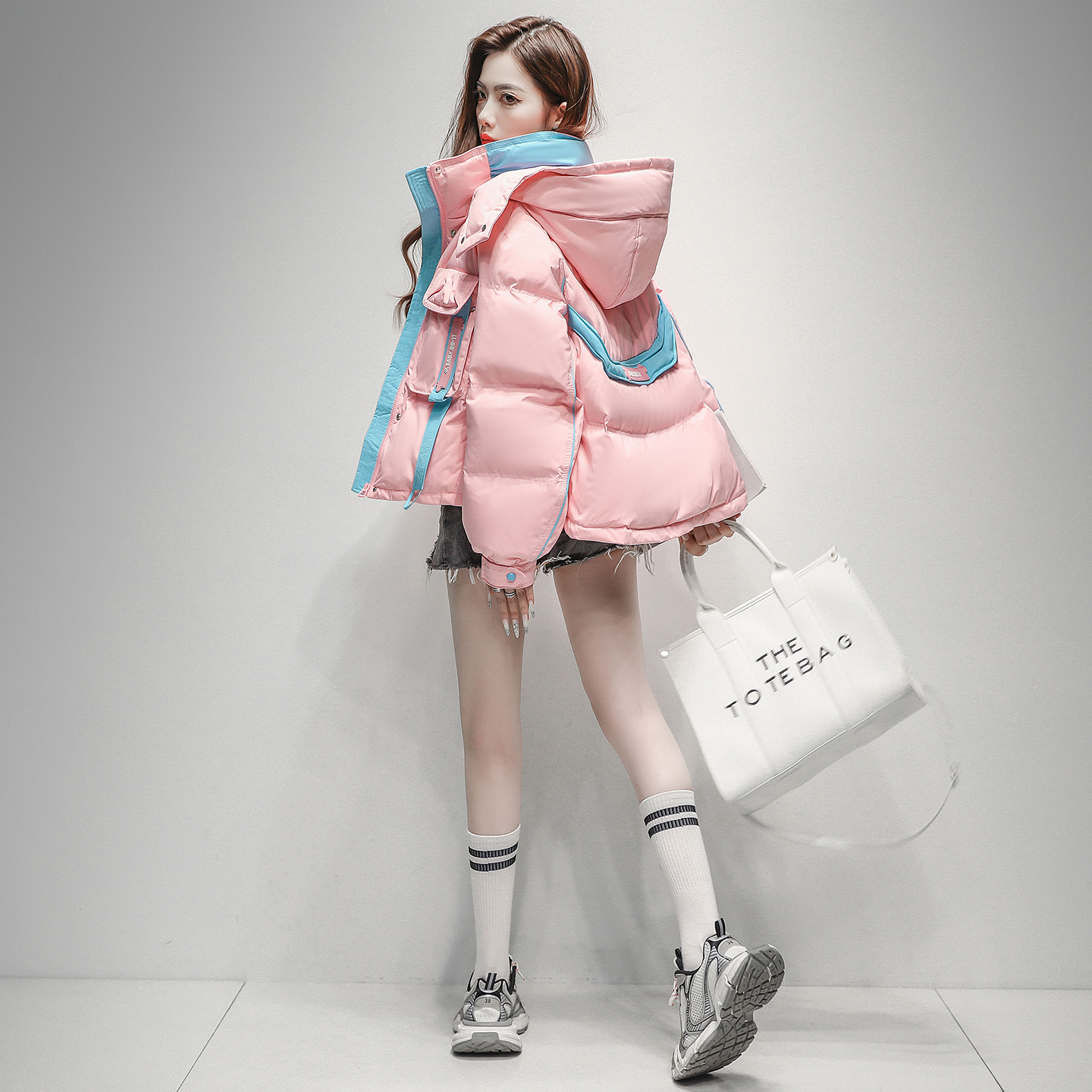 久拉拉粉色连帽短款羽绒服女