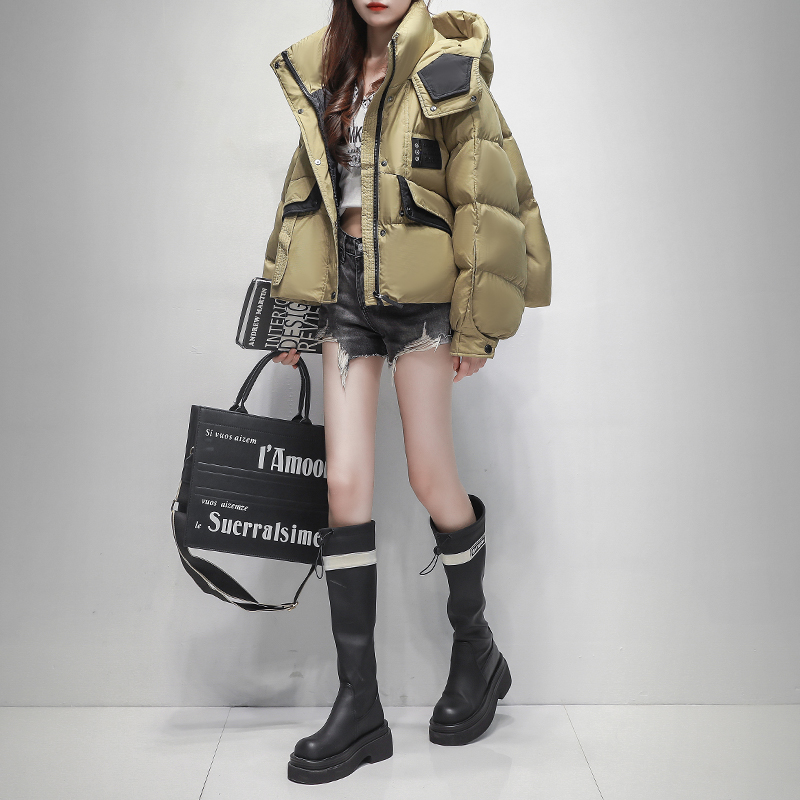 久拉拉卡其色连帽羽绒服女