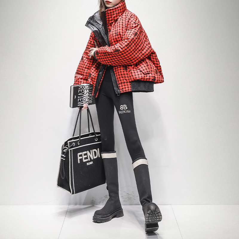 久拉拉红色格子立领羽绒服女