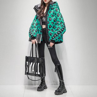 久拉拉绿色卡通白鹅绒羽绒服女短款2025冬季新款连帽加厚短外套