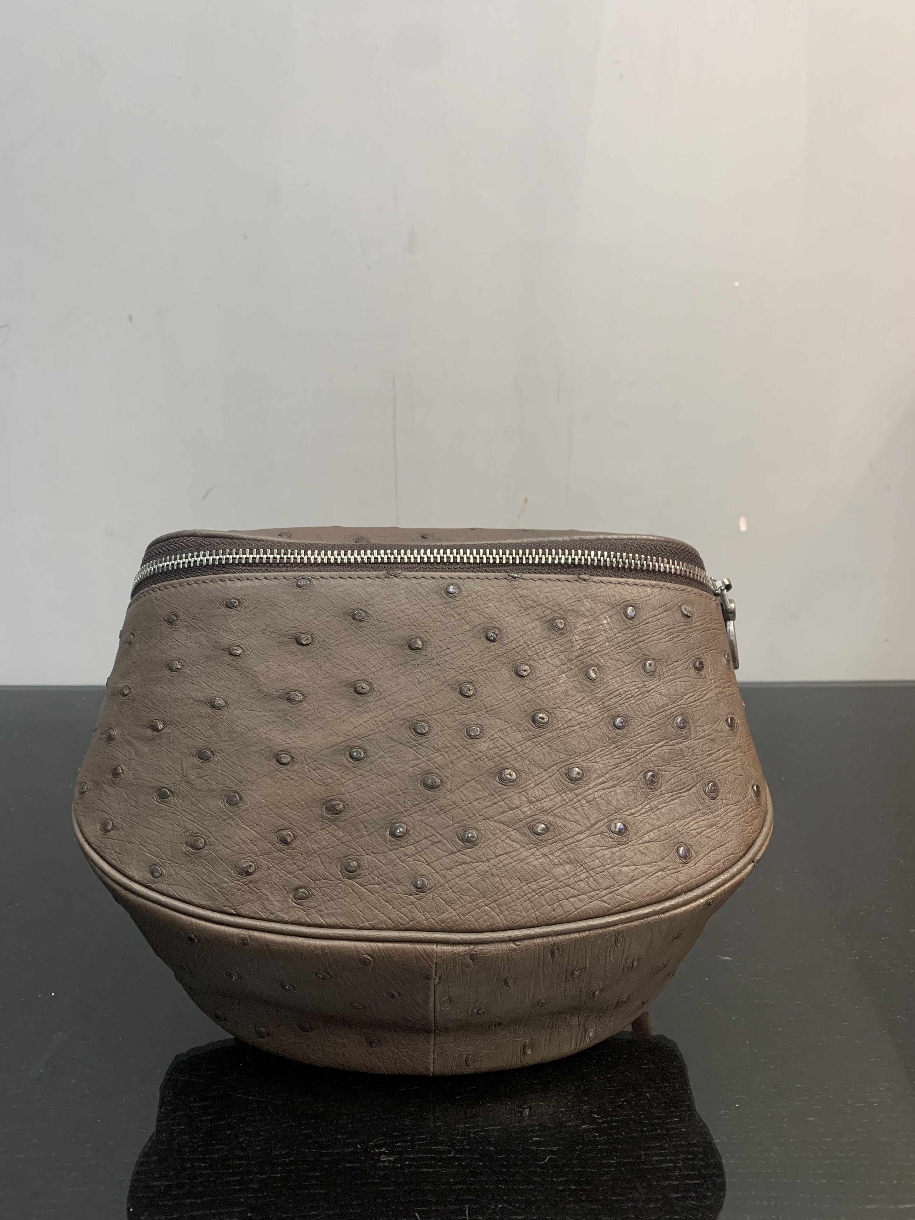 2023南非鸵鸟皮男女同款肩背斜跨包高端大气时尚休闲(手缝蜡线)