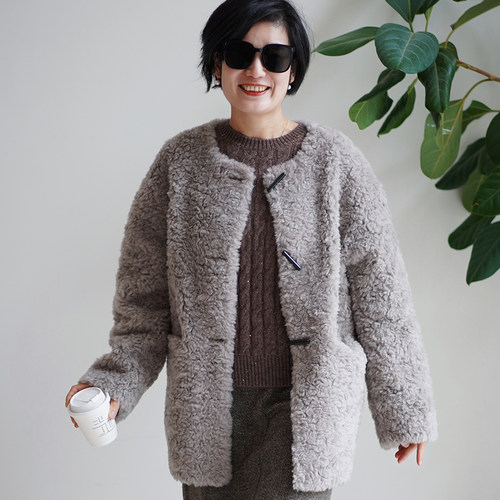 牛角扣极简无领羊毛大衣