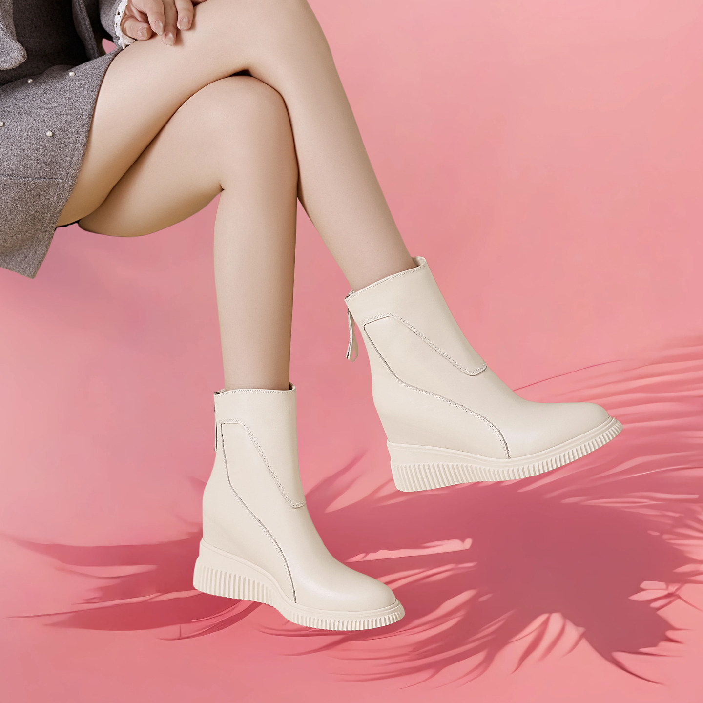 白色休闲厚底内增高短靴女2025新款小个子尖头高跟坡跟真皮马丁靴