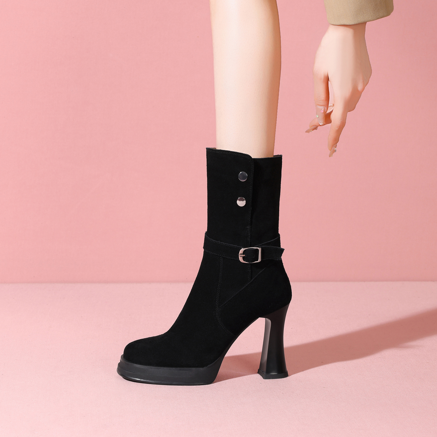 复古圆头防水台真皮高跟短靴女2025秋冬新款翻皮百搭粗跟中筒靴子