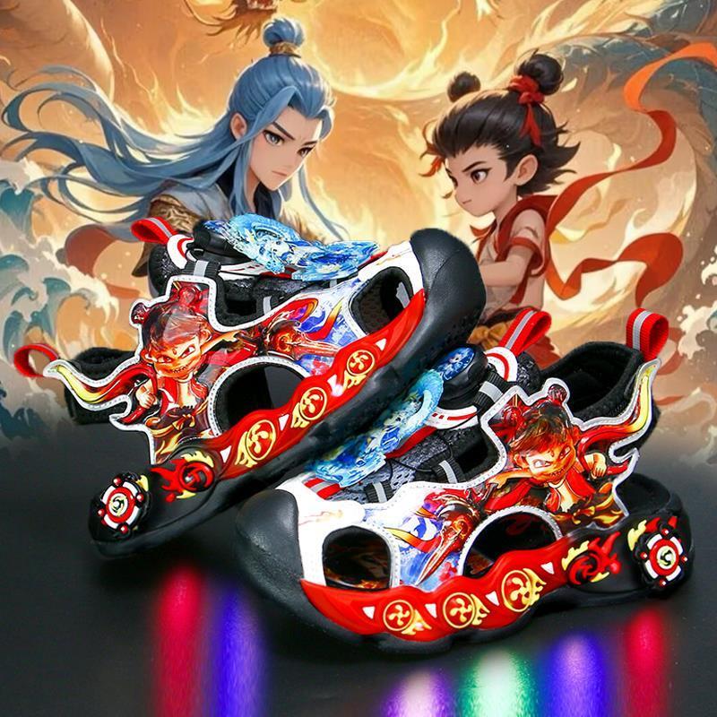 哪吒男童凉鞋夏款2025新款儿童发光亮灯沙滩鞋防滑软底包头凉拖鞋